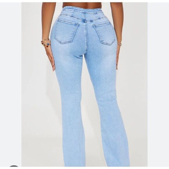 Fashion nova NWT I don’t mind stretch flare, jeans, size 13 - Picture 2 of 9
